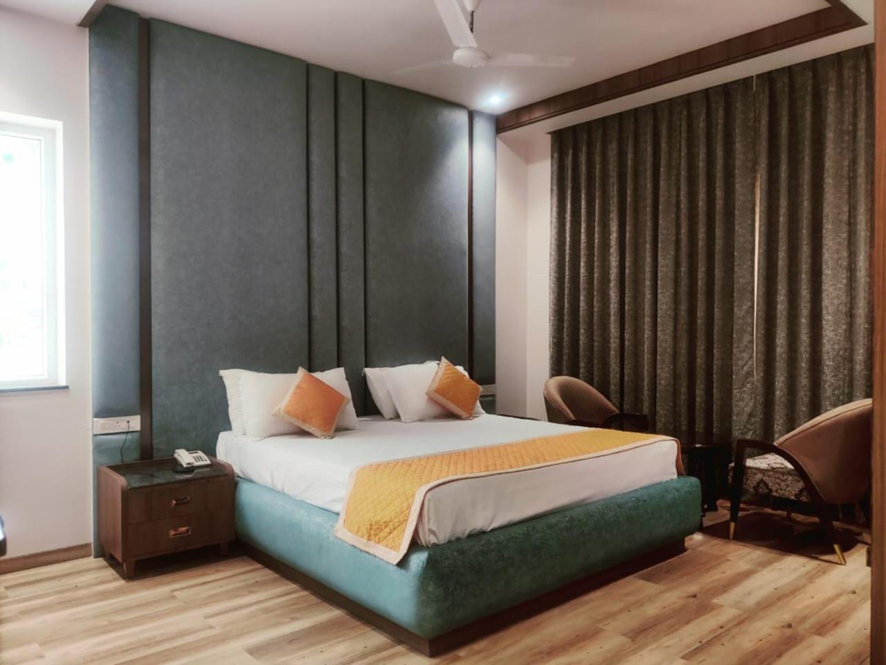Nirvana Grand Hotel & Resort Gaya Exteriör bild