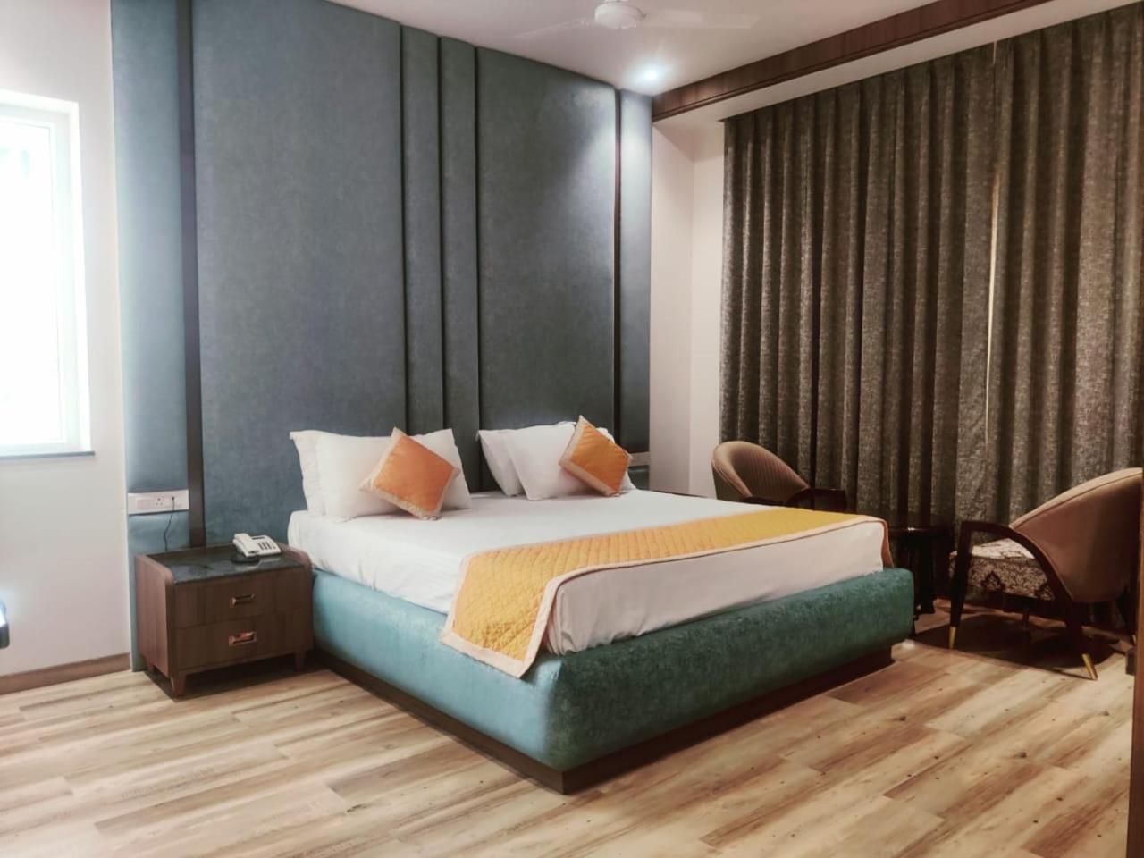 Nirvana Grand Hotel & Resort Gaya Exteriör bild