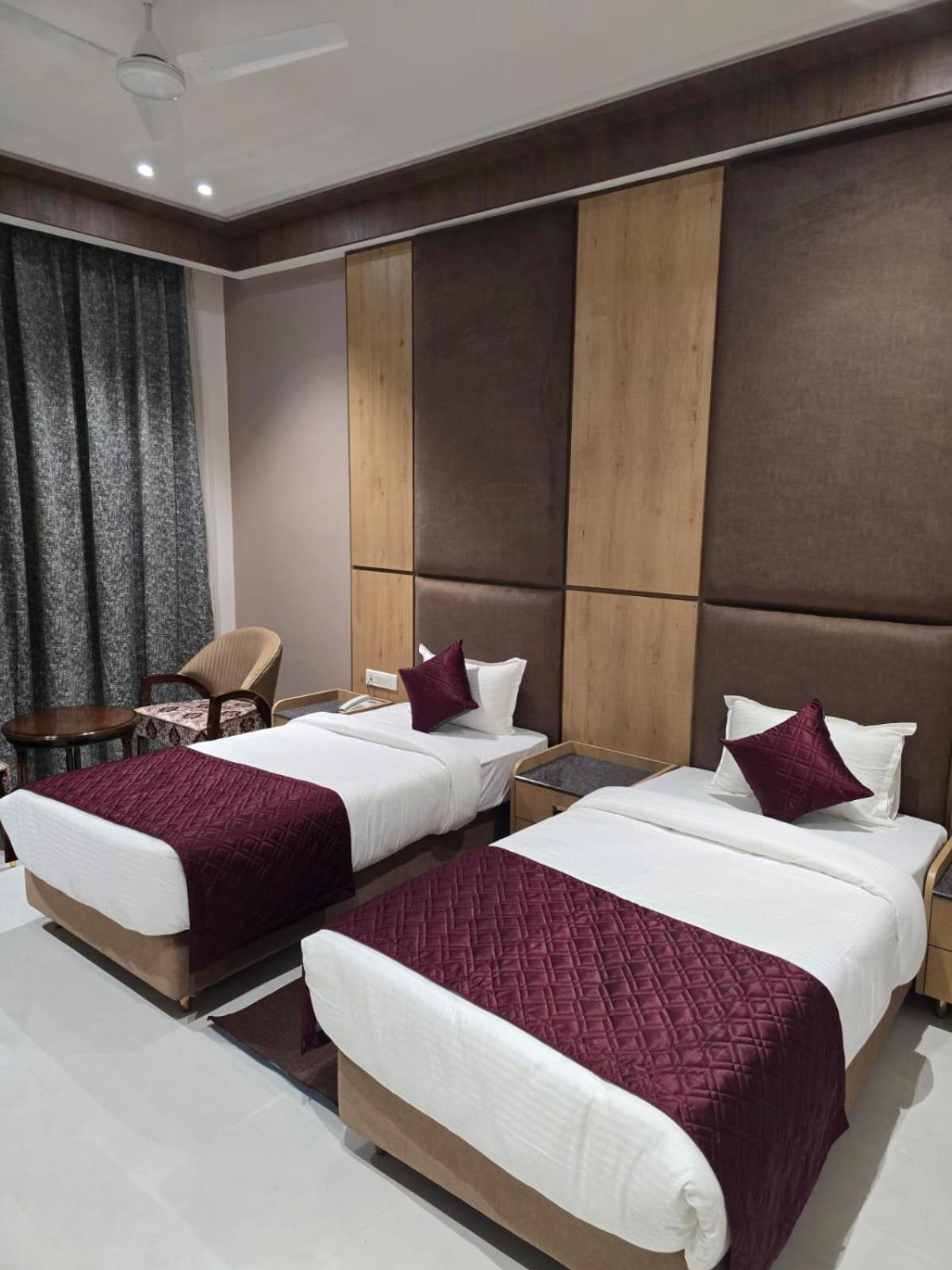 Nirvana Grand Hotel & Resort Gaya Exteriör bild