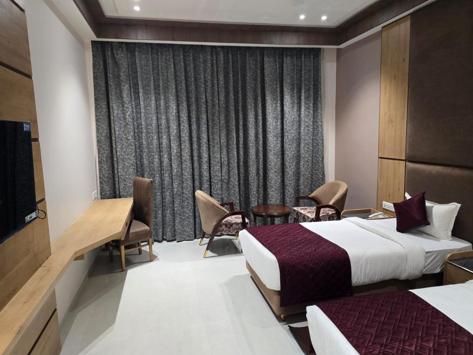 Nirvana Grand Hotel & Resort Gaya Exteriör bild