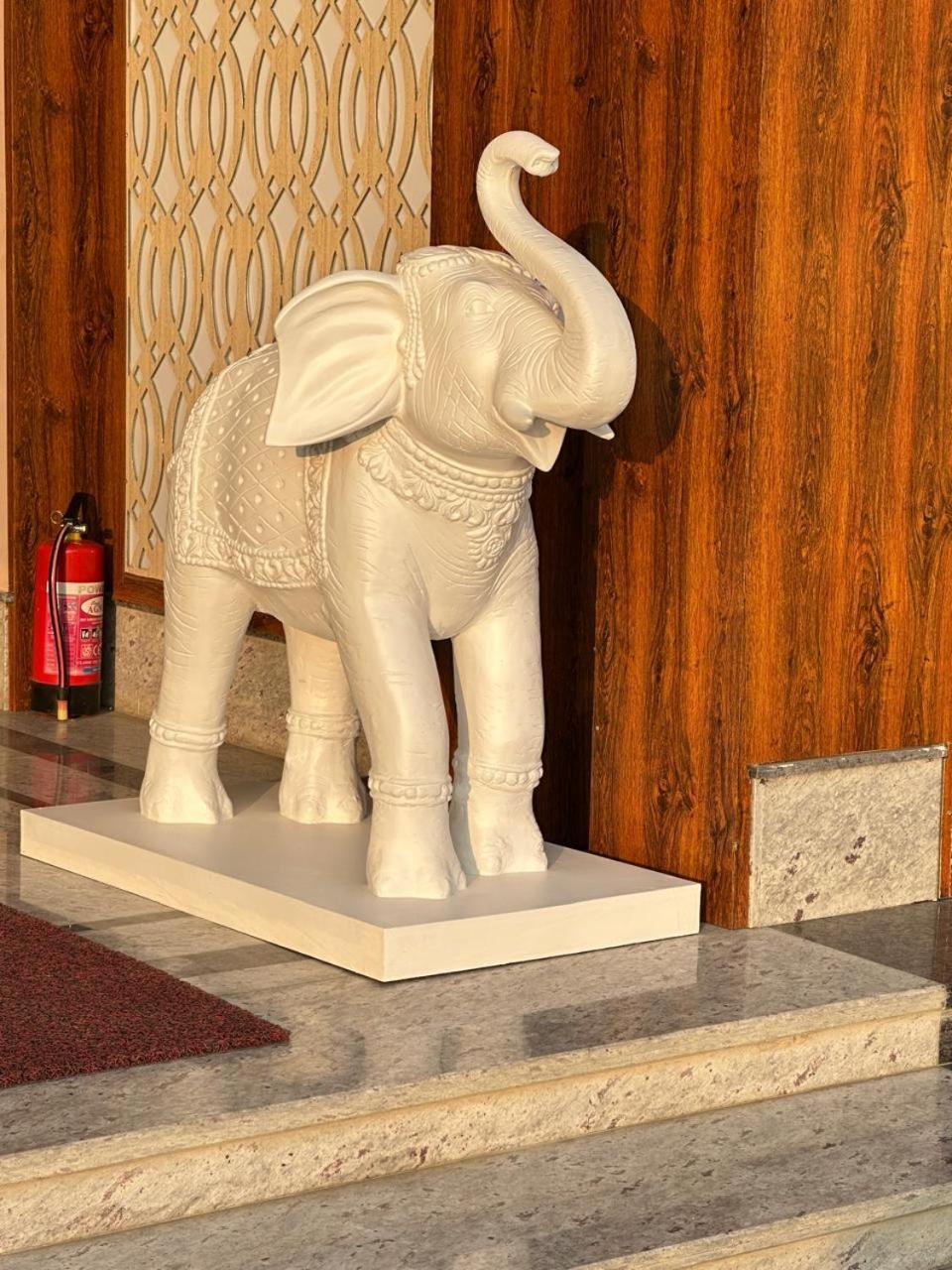 Nirvana Grand Hotel & Resort Gaya Exteriör bild